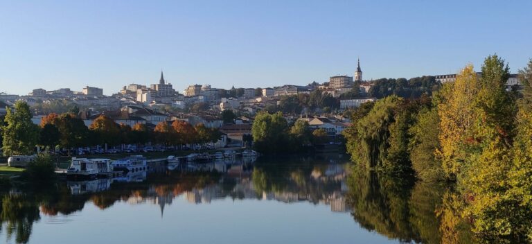Lire la suite à propos de l’article Déjeuner croisière à Angoulême // 2 octobre 2025 = 89€